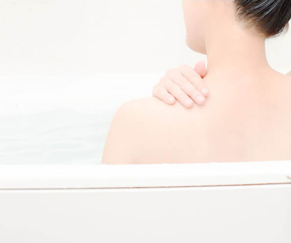 バスオイルとして入浴時間を くつろぎの時間に